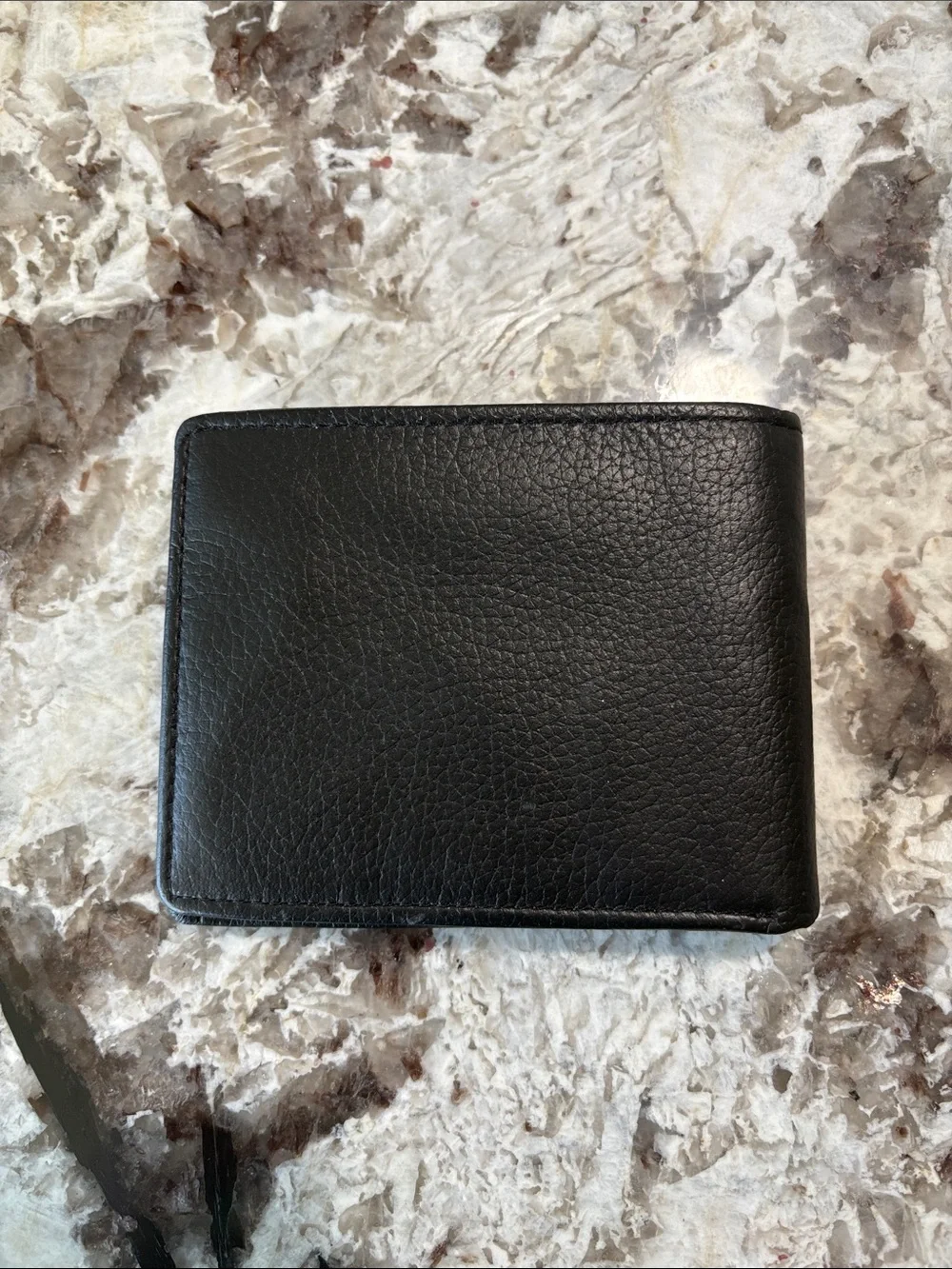 🎩 Clarks Pebbled Leather Slimfold Wallet in black